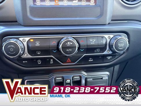 Used 2021 Jeep Gladiator Sport image 25