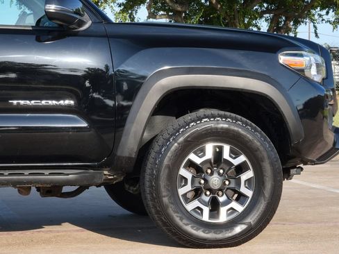 Used 2016 Toyota Tacoma TRD Off-Road AWD/4WD image 29