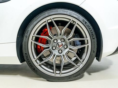 Used 2025 Chevrolet Corvette Z06 w/ Stealth Interior Trim Package RWD image 23