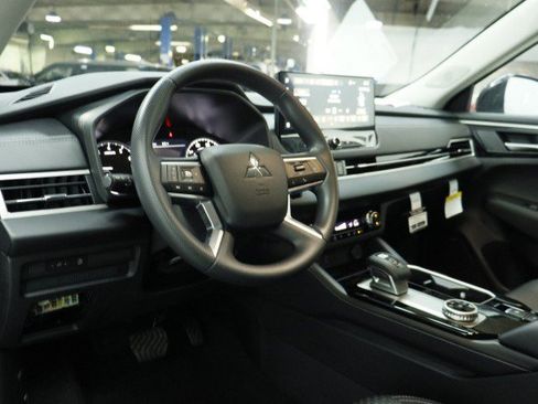 New 2026 Mitsubishi Outlander ES FWD image 5