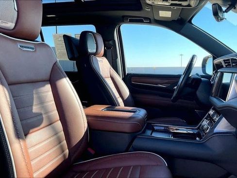 Used 2023 GMC Yukon Denali Ultimate image 7