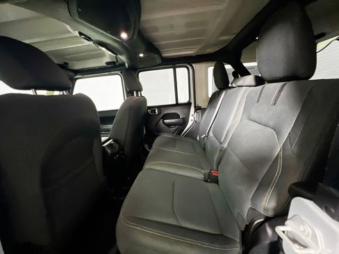 Used 2024 Jeep Wrangler Unlimited image 29