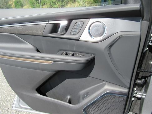 New 2026 Buick Enclave Avenir w/ Super Cruise Package FWD image 22