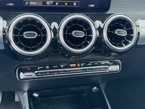 Used 2023 Mercedes-Benz GLB 250 4MATIC image 12