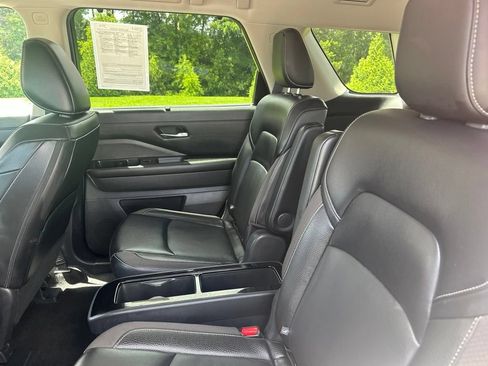 Certified 2024 Nissan Pathfinder SL w/ SL Premium Package AWD/4WD image 11