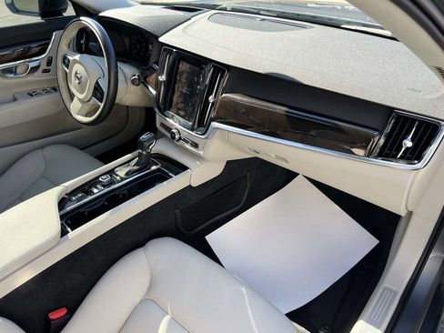 Used 2018 Volvo S90 T6 Momentum w/ Convenience Package image 20