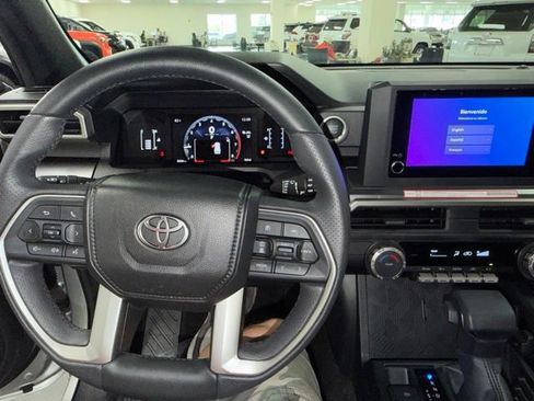 Certified 2025 Toyota 4Runner SR5 AWD/4WD image 16