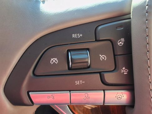 Used 2024 Cadillac Escalade Premium Luxury Platinum w/ Heavy-Duty Trailer Package image 18