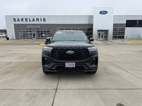 Certified 2025 Ford Explorer ST-Line AWD/4WD image 2