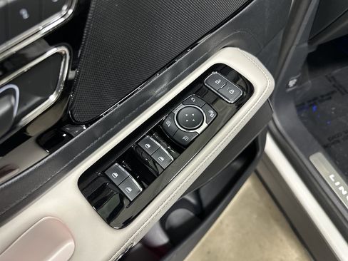 Used 2025 Lincoln Aviator Reserve AWD/4WD image 15