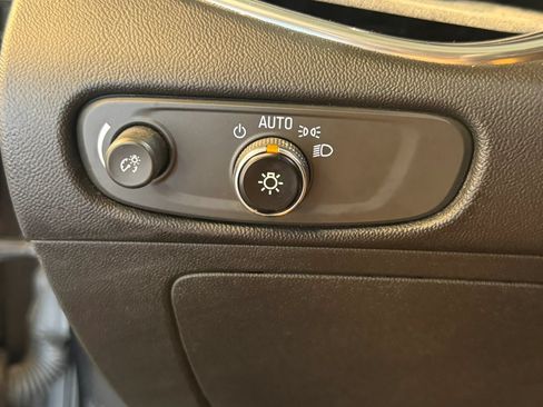 Used 2017 Chevrolet Malibu LT FWD image 9