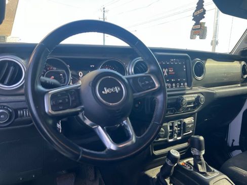 Used 2020 Jeep Wrangler Unlimited Sahara w/ Uconnect 4C Nav & Sound Group AWD/4WD image 9