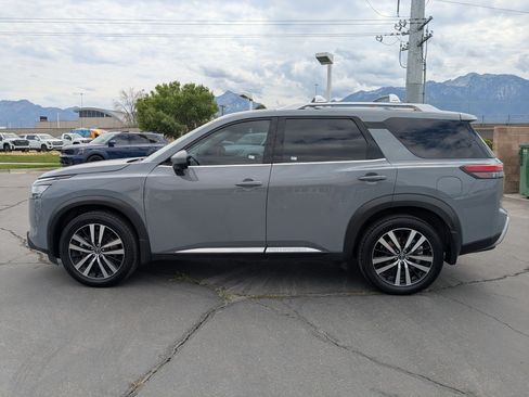 Used 2024 Nissan Pathfinder Platinum w/ Cargo Package AWD/4WD image 2