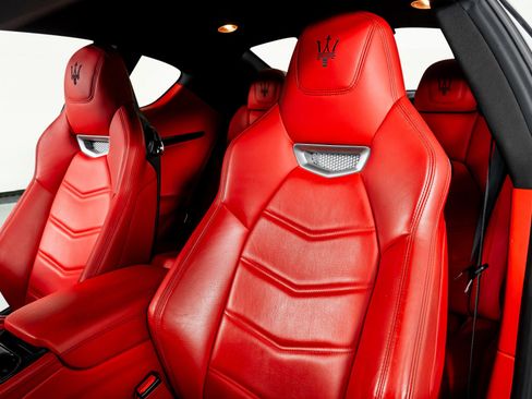 Used 2018 Maserati GranTurismo Sport image 3