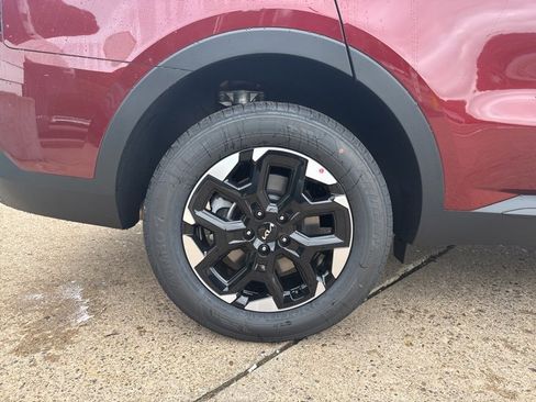 Used 2025 Kia Sorento S image 9