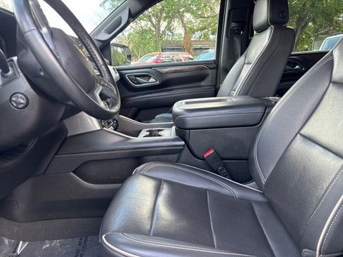 Used 2023 Chevrolet Suburban Premier image 10