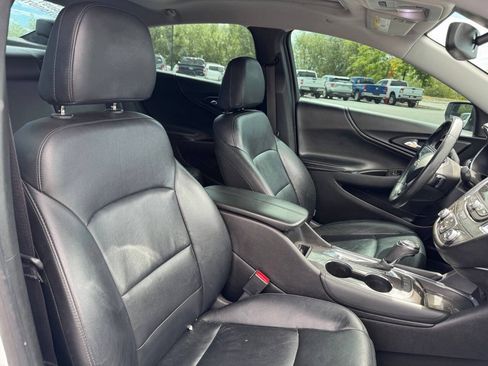 Used 2017 Chevrolet Malibu LT w/ Leather Package FWD image 16