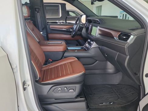 Certified 2024 GMC Yukon Denali Ultimate w/ LPO, Floor Liner Package AWD/4WD image 28