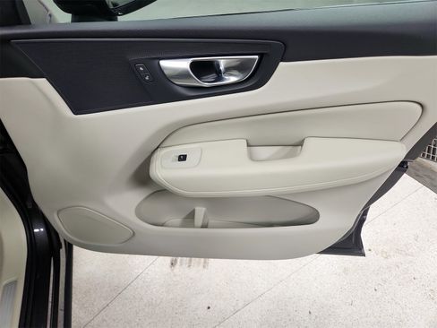 Used 2024 Volvo XC60 B5 Plus w/ Protection Package Premier image 39