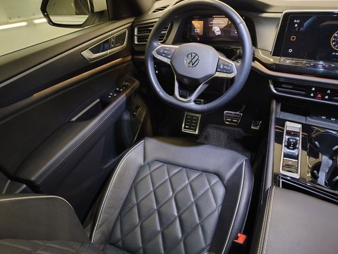 Used 2024 Volkswagen Atlas Cross Sport SEL Premium R-Line image 28