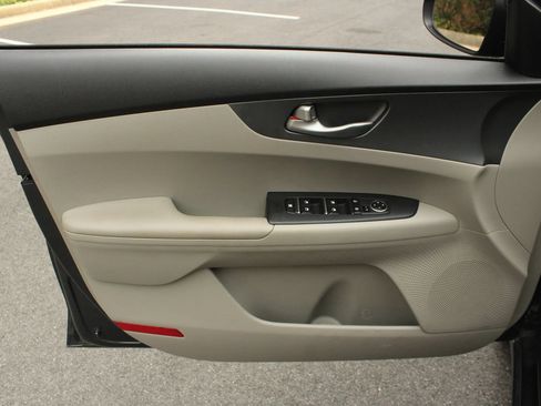 Used 2020 Kia Forte LXS FWD image 15