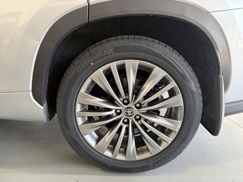 Used 2021 Toyota Highlander Platinum AWD/4WD image 36