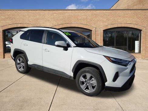 Used 2025 Toyota RAV4 XLE image 1