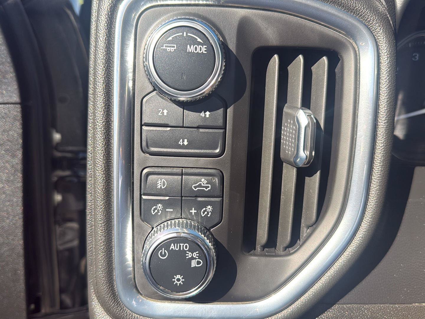 Used 2022 GMC Sierra 2500 SLE w/ SLE Value Package; AWD/4WD image 13