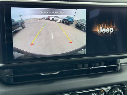 Used 2025 Jeep Wrangler Sahara image 18