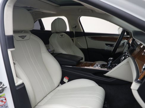 Certified 2024 Bentley Flying Spur Plug-In Hybrid image 28