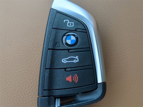 New 2025 BMW 330i xDrive Sedan w/ Premium Package image 30