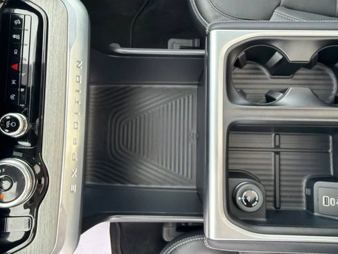 Used 2026 Ford Expedition Platinum w/ Driver's Package AWD/4WD image 47