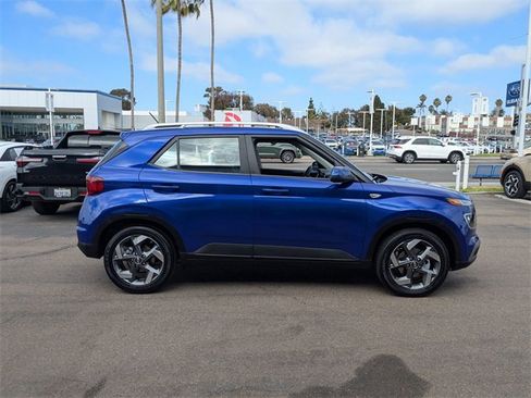 Used 2025 Hyundai Venue Limited image 5