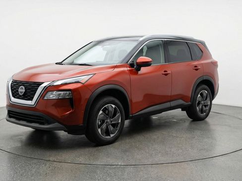 Used 2025 Nissan Rogue SV AWD/4WD image 3