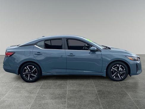 Used 2025 Nissan Sentra SV image 6
