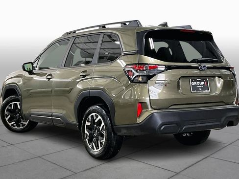 Used 2025 Subaru Forester Premium image 12