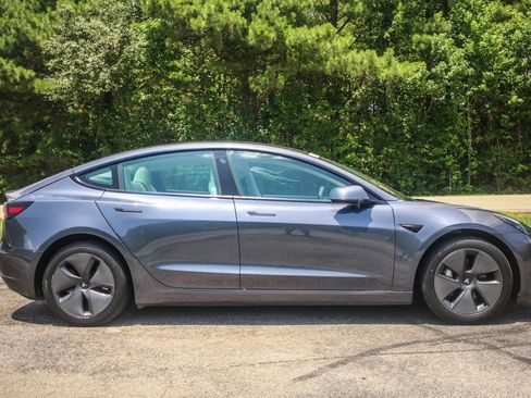 Used 2023 Tesla Model 3 Standard Range RWD image 4