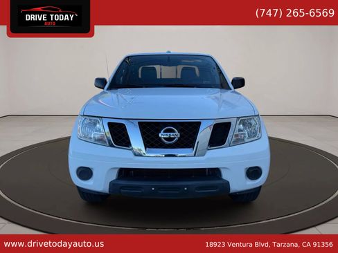 Used 2016 Nissan Frontier SV image 1