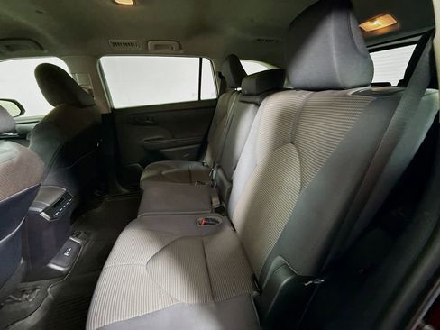 Used 2022 Toyota Highlander LE AWD/4WD image 19