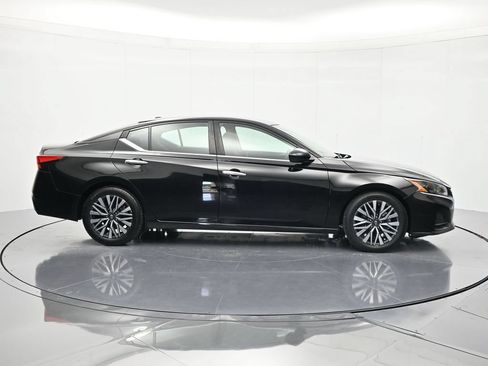 Used 2023 Nissan Altima 2.5 SV FWD image 4