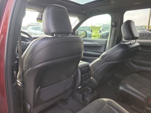 Used 2025 Jeep Grand Cherokee L Altitude image 13