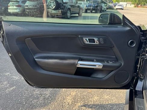 Used 2017 Ford Mustang GT RWD image 12