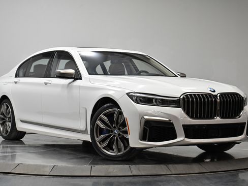 Used 2022 BMW M760i xDrive w/ Luxury Rear Seating Package image 19