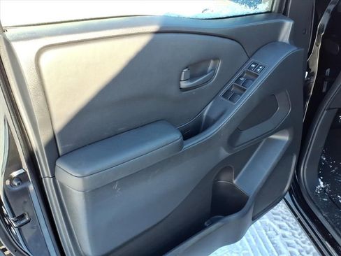 Used 2022 Nissan Frontier S w/ Technology Package image 9