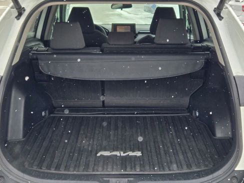 Used 2020 Toyota RAV4 XLE w/ Convenience Package image 18