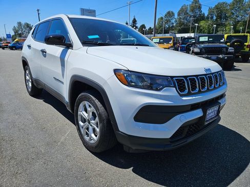 Used 2025 Jeep Compass Sport AWD/4WD image 7