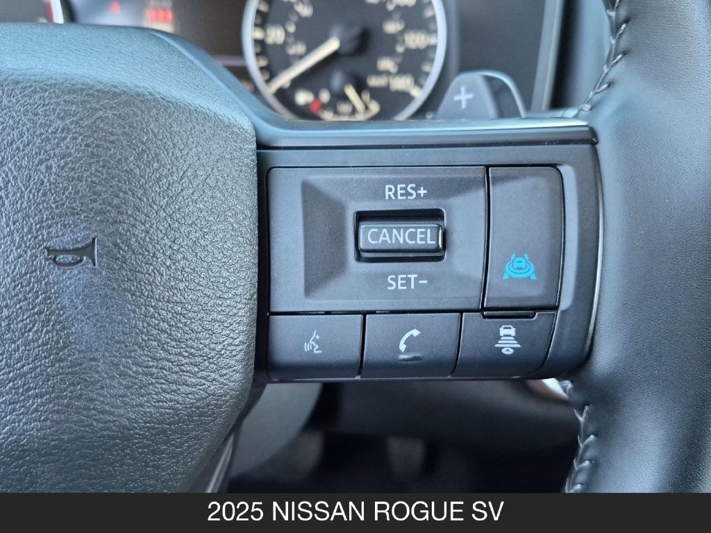 Used 2025 Nissan Rogue SV AWD/4WD image 18