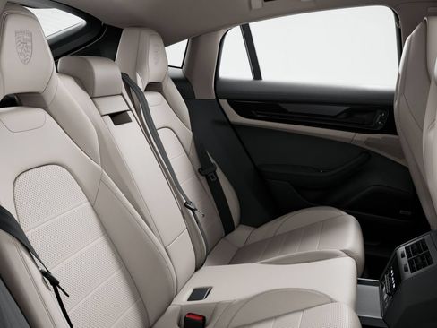 Certified 2025 Porsche Panamera 4 AWD/4WD image 6