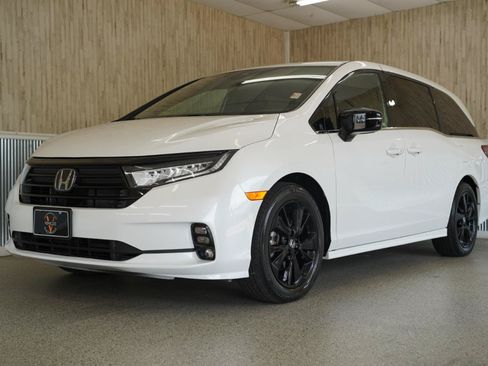 Used 2023 Honda Odyssey Sport image 4