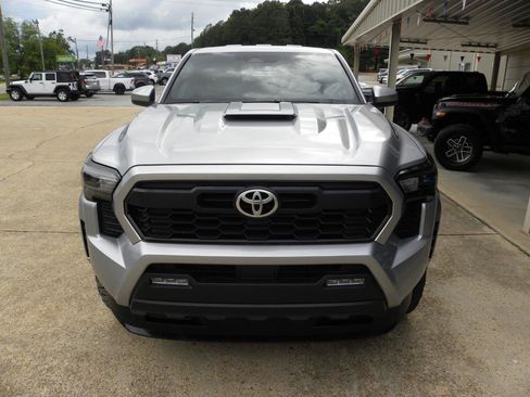 Used 2024 Toyota Tacoma 4x4 Double Cab image 2